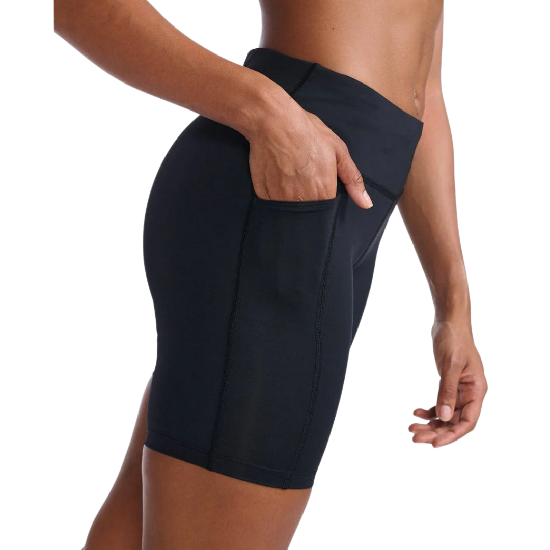 2XU - Women's Aero Mid-Rise Compression 6 Inch Shorts